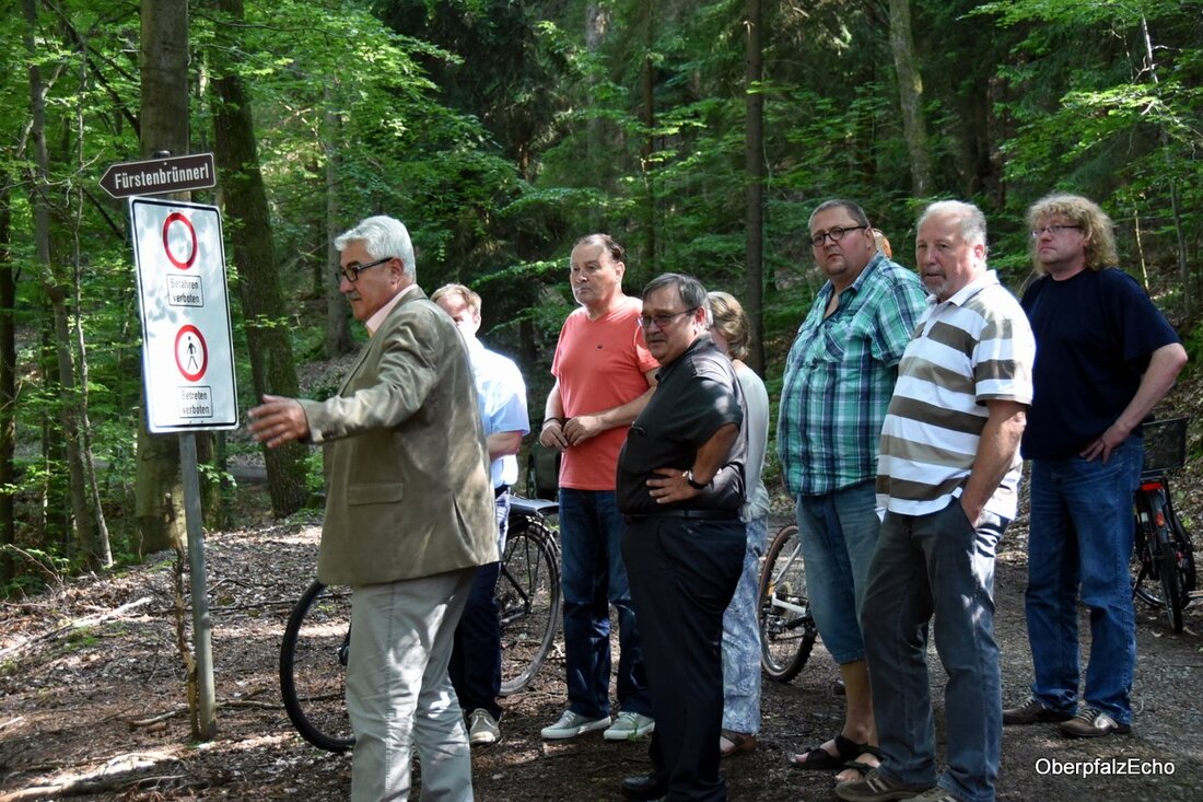 Neustadt/WN. Gibt es zu wenig Elektroautos wegen fehlender Ladestationen oder mangelt es an E-Tankstellen, weil es zu wenige elektrische Flitzer gibt? Mit diesem „Henne-Ei-Problem“ soll Schluss sein – wenigstens in [&hellip;]