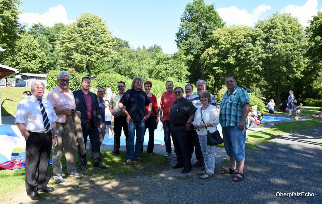 Neustadt/WN. Beste Wasserqualität bestätigte das Landratsamt im Planschbecken in der Freizeitanlage. Das war nicht immer so. Bislang musste zweimal täglich mühsam mit Reagenzgläsern die Wasserqualität überprüft werden. Dank der neuen [&hellip;]