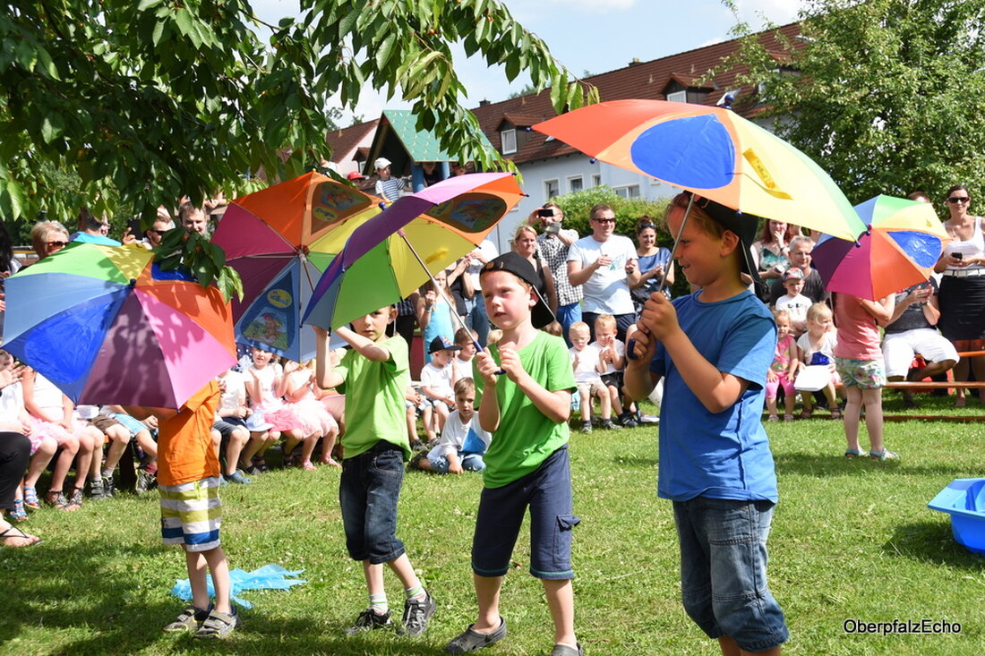 Neustadt/WN. „Heute wird es … nass“ – das Motto des Sommerfestes des Kindergartens St. Martin passte bezüglich dem Wetter glücklicherweise höchstens wegen der Schweißperlen, die am Samstagnachmittag in Strömen flossen. [&hellip;]