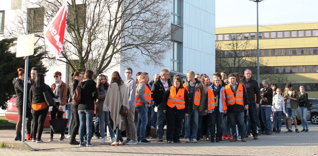 Weiden. In der laufenden Tarifrunde bei der Deutschen Telekom folgten auch die Mitarbeiter des Kundenservices in Weiden dem Streikaufruf der Vereinten Dienstleistungsgewerkschaft (ver.di). Bundesweit legten rund 3.000 Beschäftigte an unterschiedlichen Standorten die Arbeit [&hellip;]