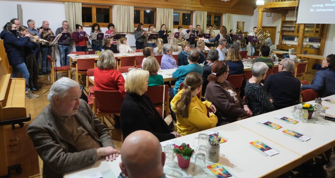 Floß. Einmal im Jahr den ehrenamtlichen, freiwilligen und engagierten Helferinnen und Helfern im Namen der Kirchengemeinde ein herzliches Dankeschön zu sagen. Das sieht Pfarrer Wilfried Römischer als eine besondere Aufgabe und Verpflichtung an. 