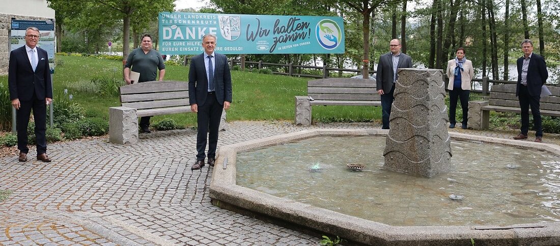 Tirschenreuth. Der Landkreis Tirschenreuth sagt “Danke” und will ein Zeichen setzen: „Wir halten zamm!“ – so lautet die Nachricht von 10 Bannern, die das Landratsamt im Landkreis hisst, um einander [&hellip;]