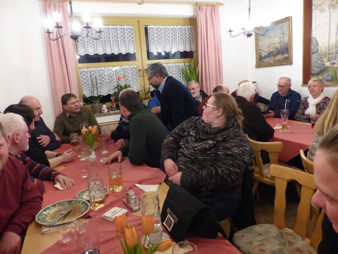 Leuchtenberg. Die Pfarrei St. Margareta hat ihre Ehrenamtlichen mit einem Dankeschönabend geehrt. Nach dem Gottesdienst mit Diakon Ulrich Wabra und Pater Jo Jovilla Kurian folgte eine Agapefeier im Gasthof Maier mit Gesang.