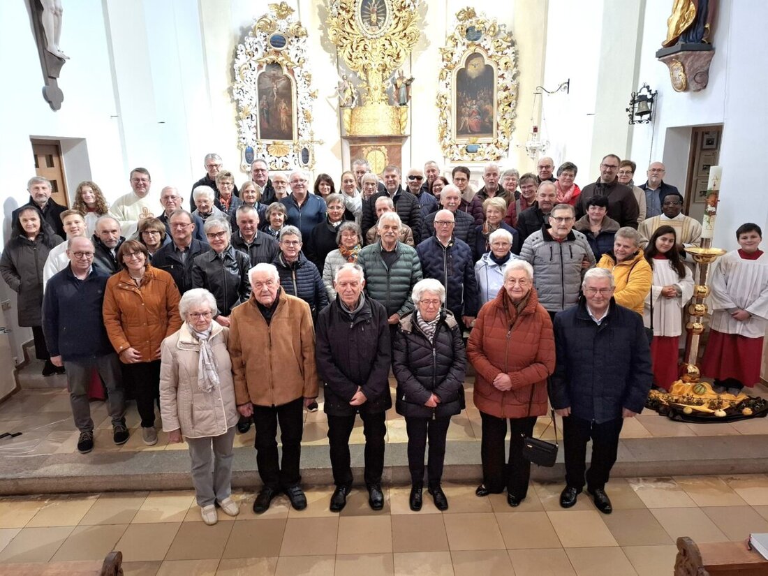 Eslarn. 27 Ehejubilare feierten ihre Meilensteine mit einem feierlichen Dankgottesdienst und einer geselligen Runde im Pfarrheim. Besonders geehrt wurden Annemarie und Michael Hummer für 71 Ehejahre.