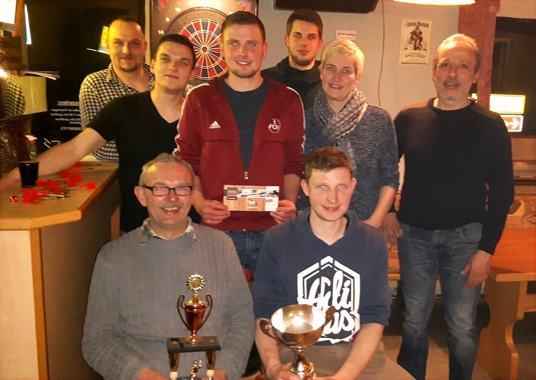 Wurz. Bei der 4. Wurzer Dart-Meisterschaft hätte es nicht kurioser laufen können: Erst musste Alfred Schopper zum Mitspielen überredet werden und dann wurde er neuer Dart-Champion. Er löste damit Florian [&hellip;]