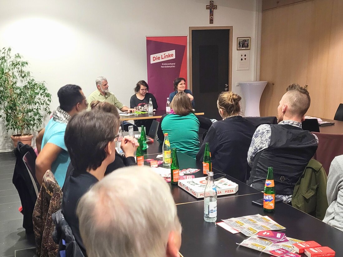 Weiden. Ein Diskussionsabend der Linken zur sozial-ökologischen Stadtentwicklung und Weiden West vier lockte viele Gäste an. Die Debatte zeigte klare Kritik am Flächenfraß – und einen kuriosen Auftritt des Grünen-Fraktionschefs.