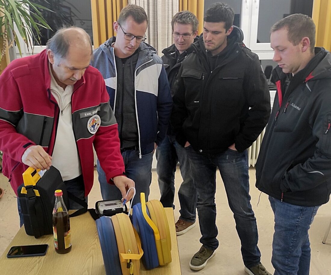 Schlammersdorf. Ein Informationsabend mit Fokus auf die lebensrettende Rolle von Defibrillatoren wurde organisiert, wobei die Gemeinde plant, die Kostenübernahme für die Installation eines Gerätes zu erörtern.