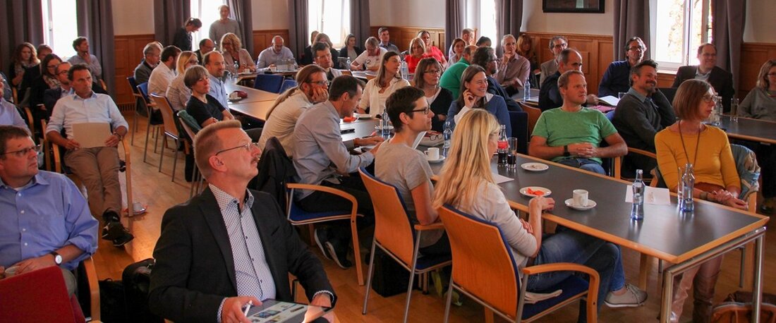 Weiden/Amberg. Im Zeitalter von Internet und Digitalisierung ändern sich auch Lehre und Forschung. Online-Anmeldung für Kurse und Herunterladen von PowerPoint-Folien und PDF-Dokumenten genügen längst nicht mehr. Doch wie sieht zeitgemäße [&hellip;]