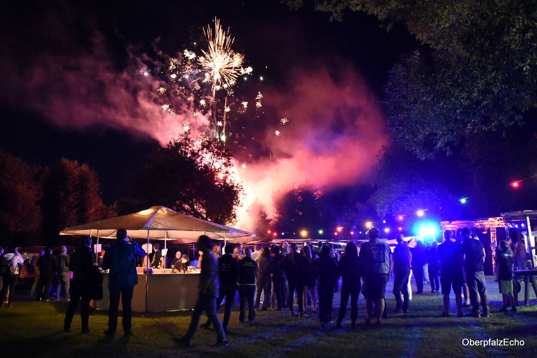 Neustadt/WN/Tirschenreuth/Weiden. Der finale Countdown läuft: Die Stunden im Jahr 2016 sind gezählt und wir fiebern dem neuen Jahr entgegen – und natürlich auch der Feier mit dem Silvesterfeuerwerk entgegen. Damit das [&hellip;]