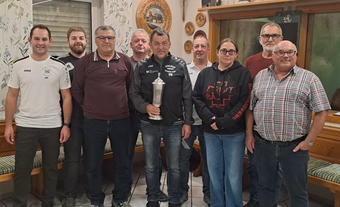 Weihern. Beim Bürger- und Pokalschießen der Eichelbachschützen Weihern-Stein traten 42 Teams an, Die Neuen Alten gewannen und Gerhard Meindl sicherte sich den Bürgerpokal.