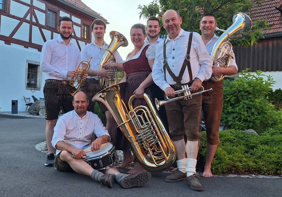 Wernberg-Köblitz. Das Kulturforum Wernberg-Köblitz e. V. präsentiert am 27. Juli 2025 das Konzert "Die Verblecher" in Wernberg-Köblitz, Hotel und Landgasthof Burkhard, ein Open-Air mit einem vielseitigen Blechblas-Ensemble. Tickets sind auf okticket.de erhältlich.