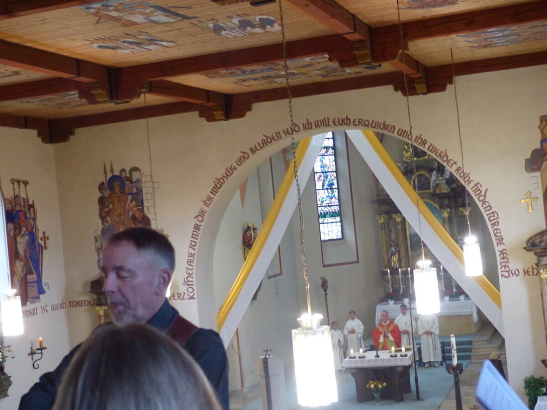 Döllnitz. Das Patrozinium des Kirchenheiligen St. Jakobus fand in kleinerem Rahmen statt, und für Pfarrer Adam Nieciecki war es das letzte vor seinem Ruhestand. Der Festgottesdienst wurde durch einen Chor und Orgelmusik besonders hervorgehoben.