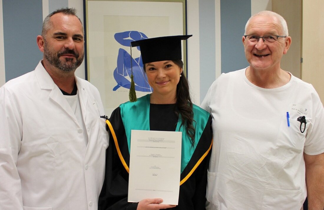 Tirschenreuth/Weiden. Eine neue Behandlungsmethode bei Meserterialinfarkt – einer Durchblutungsstörung des Darms – verbessert deutlich die Überlebenschancen der Patienten. Diese These bestätigt Julia Bayer, angehende Fachärztin, in ihrer Doktorarbeit. Der Mesenterialinfarkt [&hellip;]