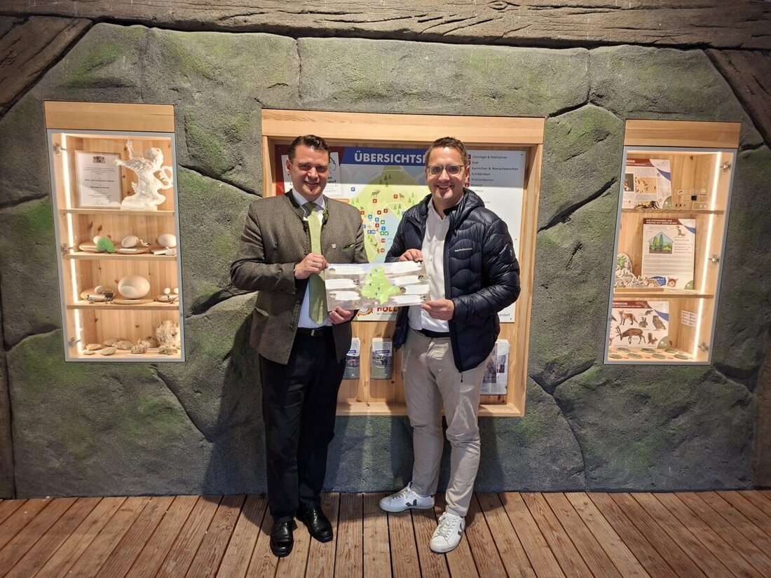 Schwandorf. Europaabgeordneter Christian Doleschal besucht den Wildtierpark Höllohe in Schwandorf, lobt die vom EU-Förderprogramm LEADER unterstützten Projekte. Er betont, wie wichtig die Förderung für regionale Entwicklungen und den ländlichen Raum ist.