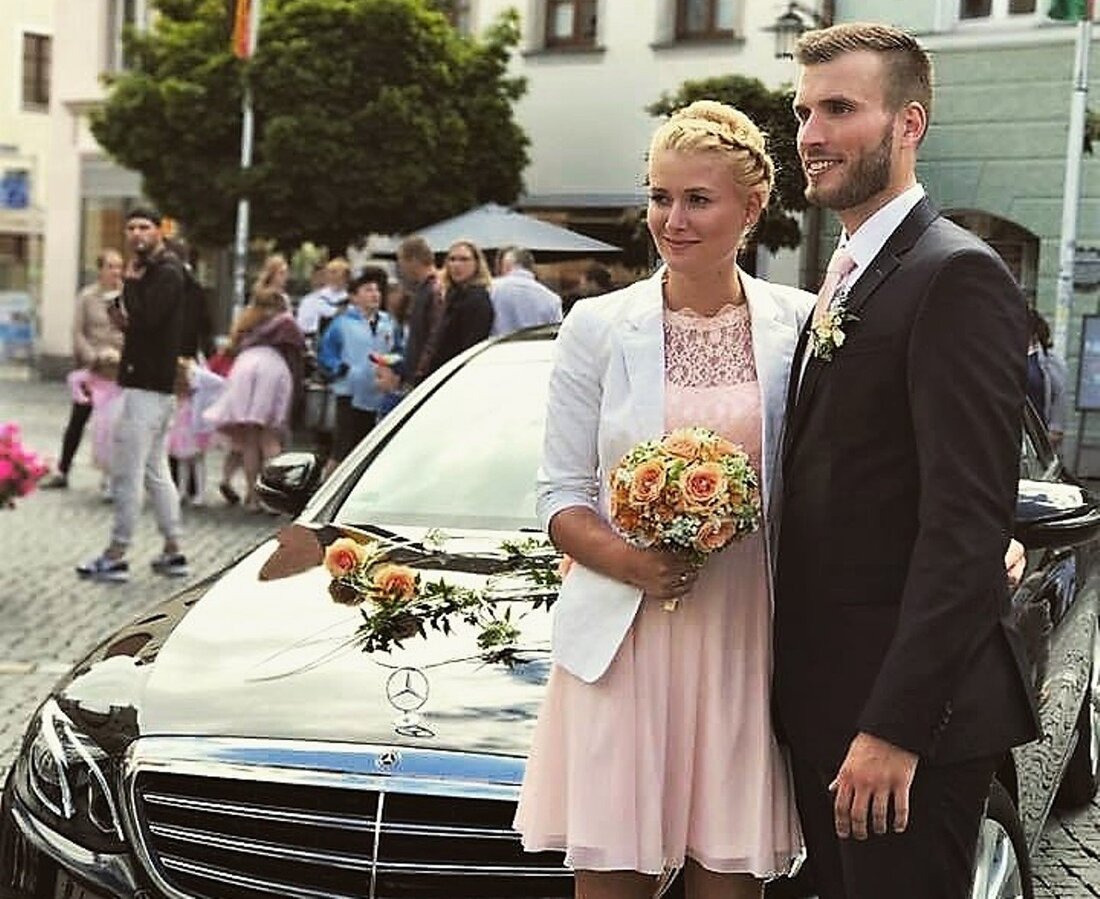 Weiden. Wir sagen: Herzlichen Glückwunsch! Im Standesamt in Weiden und auch in Wiesau sind wieder fleißig Ehen geschlossen worden. Auch Torhüter der SpVgg Dominik Forster hat sich vergangenen Samstag vor [&hellip;]