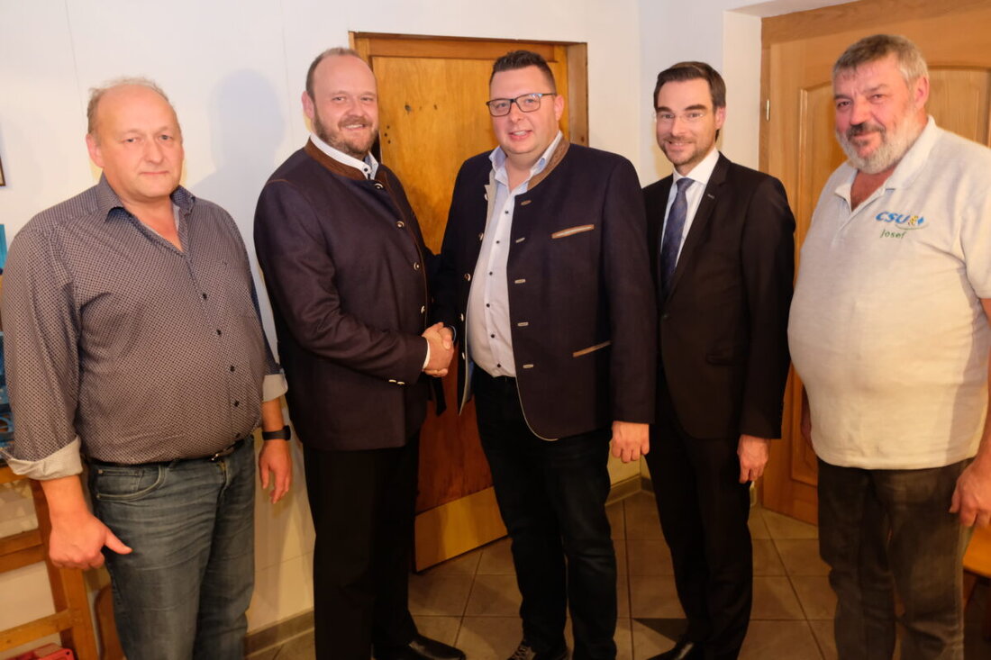 Kirchenthumbach. Dominik Fraunholz wurde einstimmig als CSU-Kandidat für das Bürgermeisteramt in Kirchenthumbach nominiert. Er wirbt für Veränderung und möchte besonders junge Familien in der Gemeinde fördern.