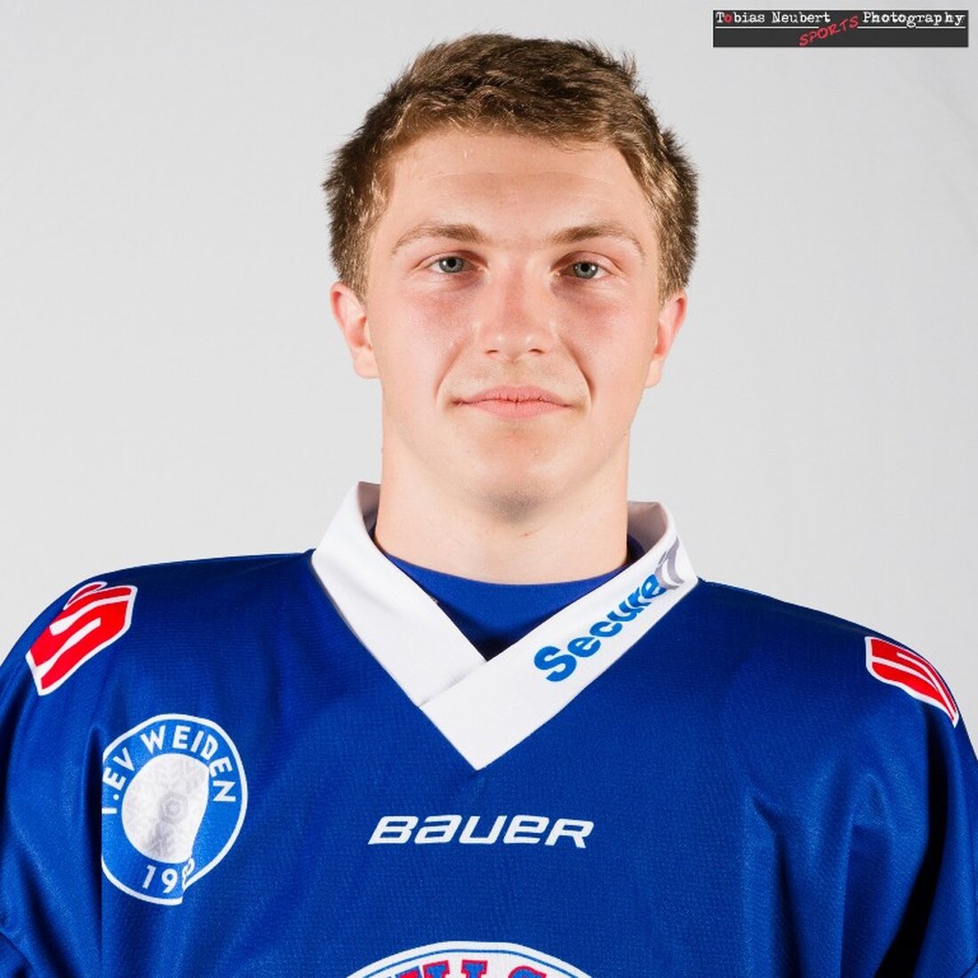 Weiden. Entgegen der bisherigen Planung wird Stürmer und Eigengewächs Dominik Schopper doch nicht zum Kader der Blue Devils in der kommenden Saison gehören. „Er hat uns mitgeteilt, dass er aus [&hellip;]