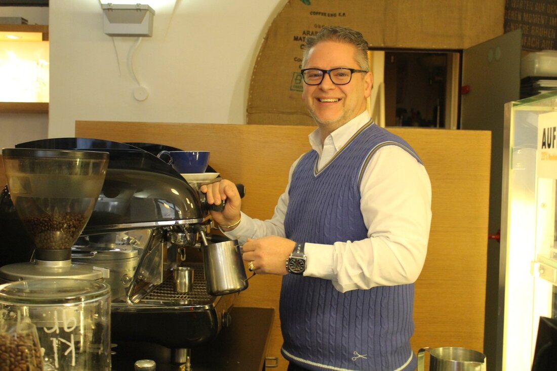 Weiden. Das ehemalige “Black Bean” am Unteren Markt eröffnet schon im Laufe nächster Woche unter neuer Führung: Matteo Rufo will mit seinem neuen Café die italienische Kaffeekultur nach Weiden holen. [&hellip;]