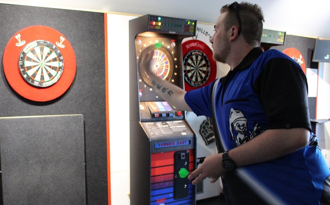 Rothenstadt. Viele kennen die Sportart nur aus der Kneipe: Ein paar Pfeile auf die Scheibe werfen und wenn man Glück hat und treffsicher ist, trifft man vielleicht auch noch ins [&hellip;]