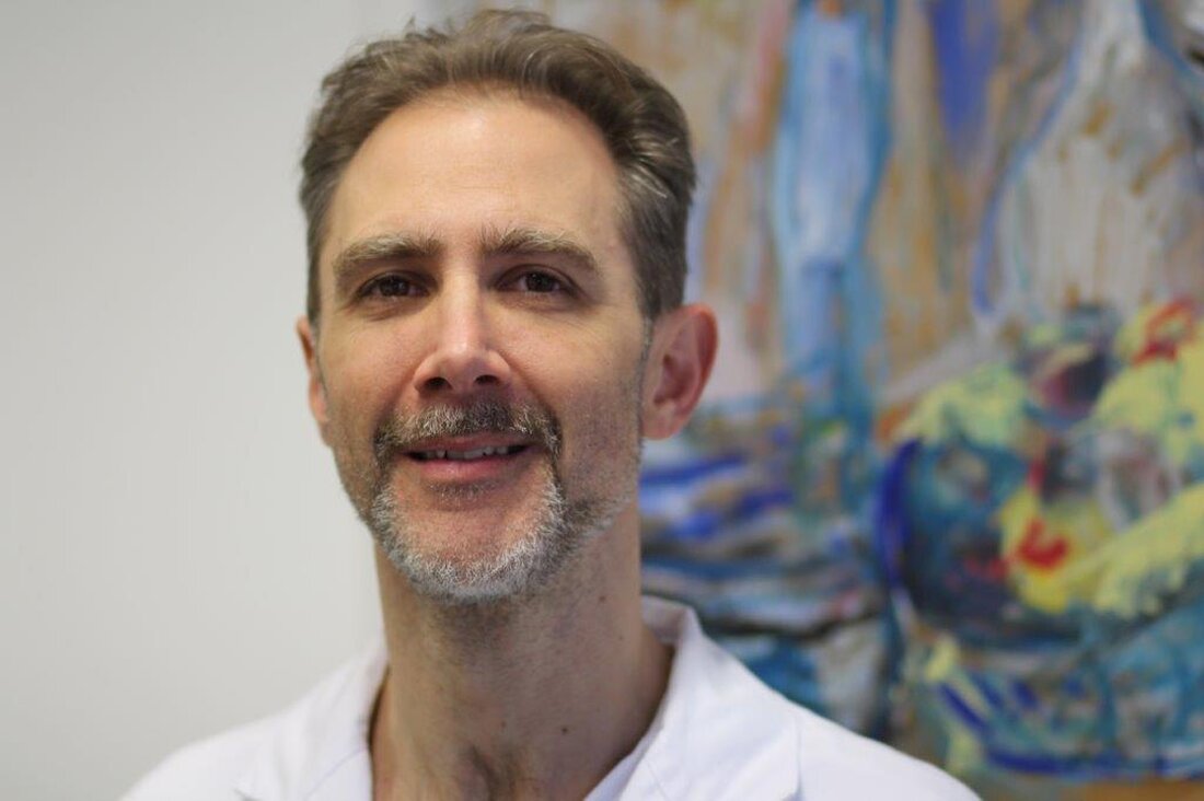 Weiden. Dr. Leander Gaul tritt als neuer Oberarzt für Sprunggelenks- und Fußchirurgie im Klinikum Weiden das Team um Chefarzt Prof. Dr. Christian von Rüden bei.