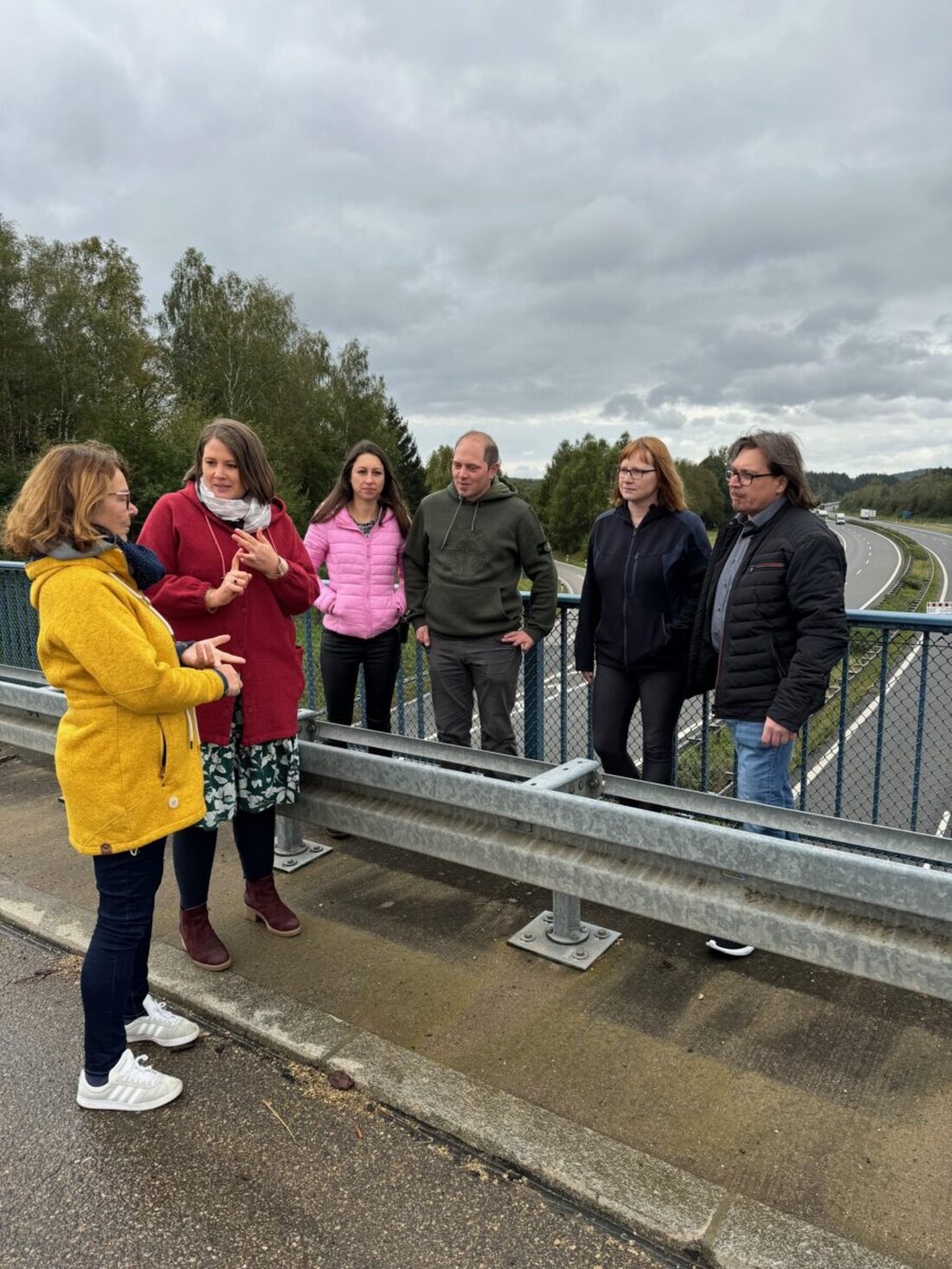 Waidhaus. Dr. Carolin Wagner (SPD) informierte sich über die verlängerten Grenzkontrollen und setzt sich für bessere Ausrüstung der Beamten ein. Sie diskutierte auch lokale Herausforderungen mit dem SPD Ortsverein.