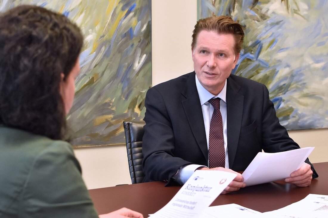 Nordoberpfalz. Ostbayerns Wirtschaft leidet massiv unter den Folgen der Coronakrise, wie Ergebnisse der Konjunkturumfrage der IHK Regensburg für Oberpfalz/Kelheim unter 330 Mitgliedsunternehmen ergeben. „Der IHK-Konjunkturklimaindikator sinkt um 34 auf 85,5 [&hellip;]