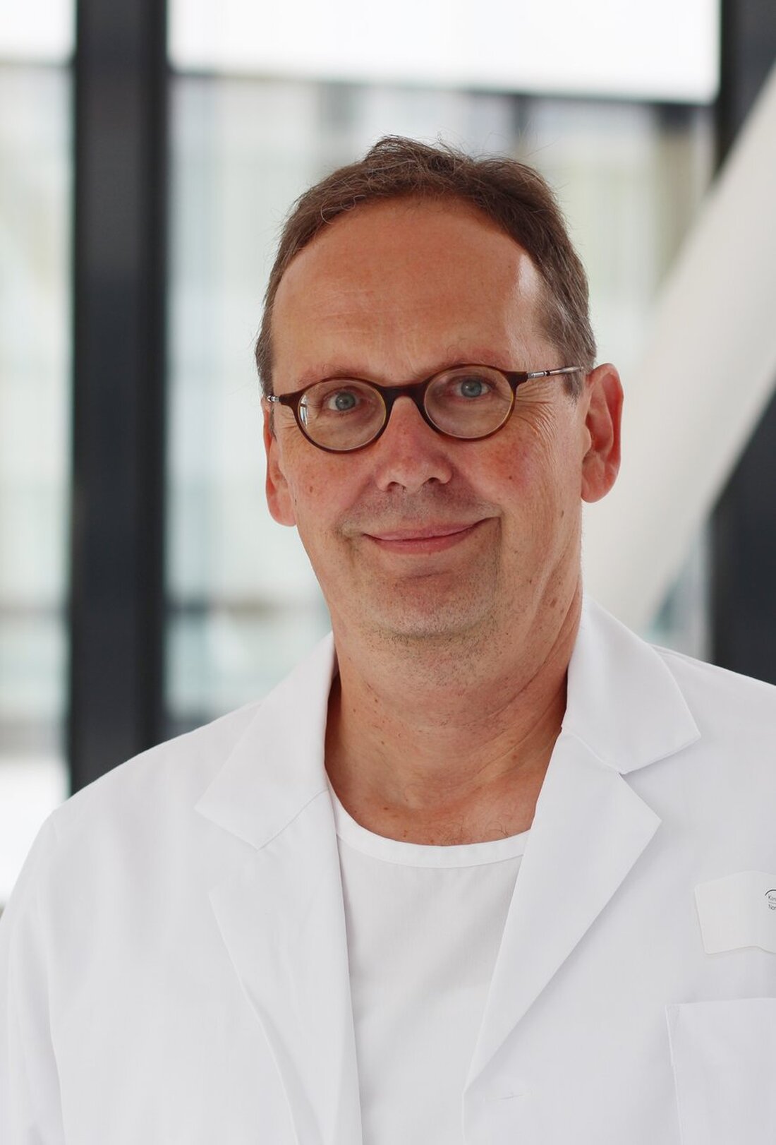 Weiden. Die häufigsten Unfälle geschehen im Haushalt. Was im Ernstfall zu tun ist und wie man im richtigen Moment die Ruhe bewahrt, stellt Dr. Wolfgang Jurczyk, Chefarzt der Zentralen Notaufnahme am Klinikum Weiden, in einem Vortrag an der Volkshochschule Weiden vor.