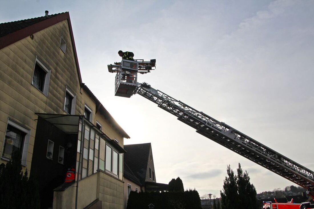 Kirchenthumbach. Wegen eines medizinischen Notfalls kam heute die Drehleiter in Kirchenthumbach zum Einsatz.  Wie wichtig die Zusammenarbeit von Rettungsdienst und Feuerwehren ist, zeigte sich am Donnerstagmittag gegen 12:30 Uhr: Nach [&hellip;]