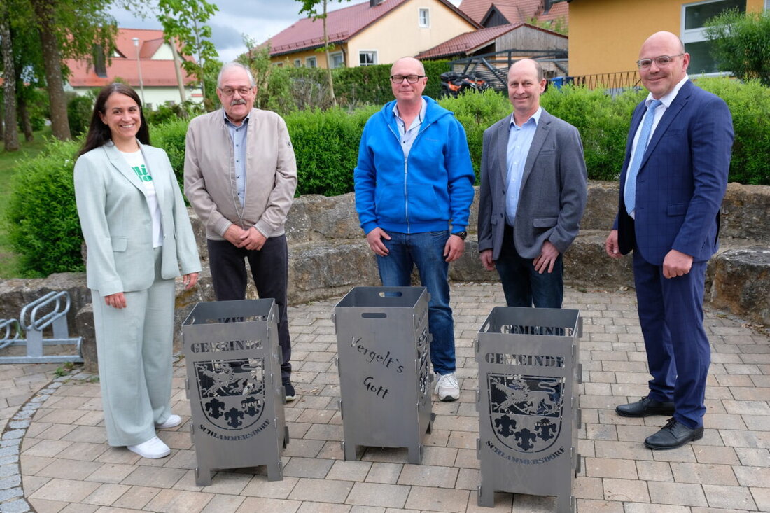 Schlammersdorf. Der Gemeinderat startet mit drei neuen Mitgliedern. In der ersten Sitzung wurden Räte verabschiedet. Tanja Renner wurde als zweite Bürgermeisterin bestätigt. Im Fokus stehen Breitband, Baugebiete, Feuerwehr und Wasser.