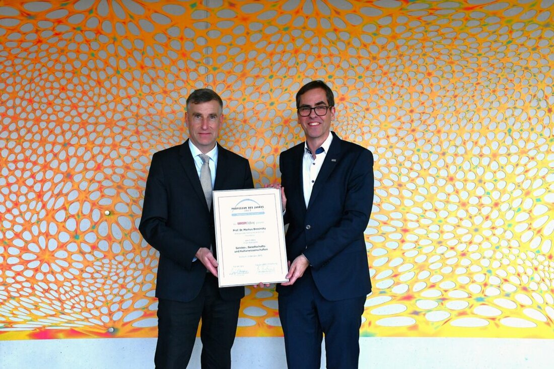 Regensburg. Prof. Dr. Markus Bresinsky von der OTH Regensburg holt im Wettbewerb „Professor des Jahres 2025“ den dritten Platz. In der Kategorie Geistes-, Gesellschafts- und Kulturwissenschaften.
