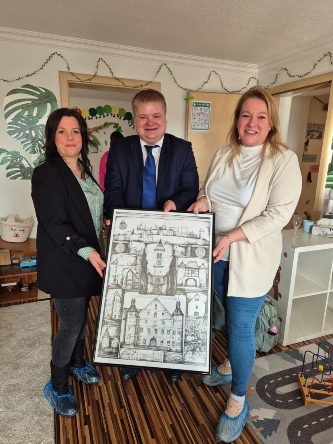 Burglengenfeld. Der Tag der offenen Tür in der "Dschungelbande" lockte viele Besucher und überzeugte mit kindgerechten Räumen und einem engagierten Team. Die neue Kindergroßtagespflege startet im März und ist fast ausgebucht.