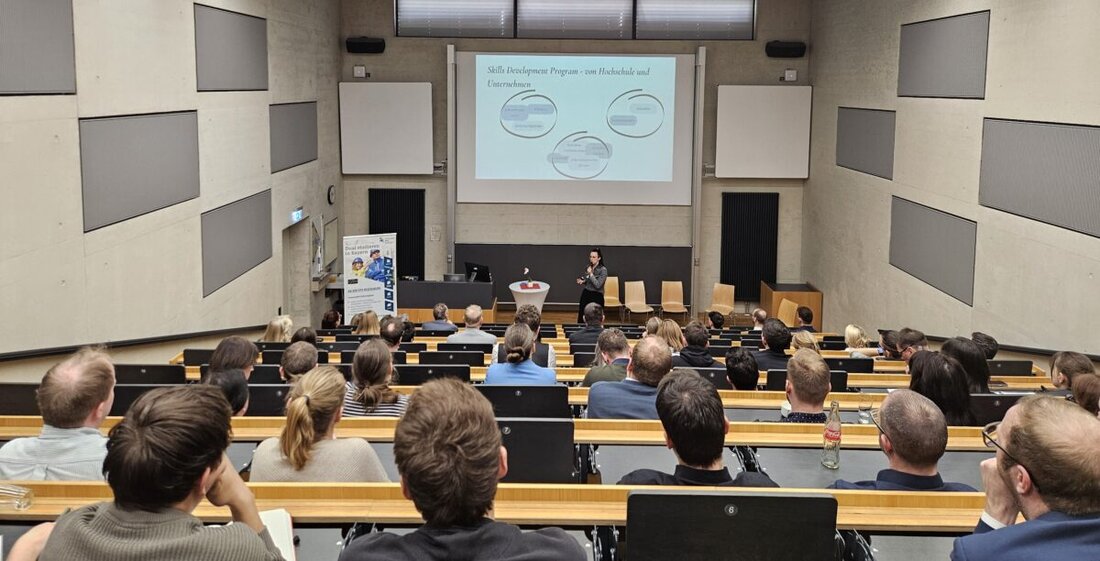 Regensburg. Das DualForum Ostbayern an der OTH Regensburg vereinte am 10. März 2026 Hochschulen, Unternehmen und duale Studierende. Im Fokus standen Future Skills und das 20-jährige Jubiläum von hochschule dual.