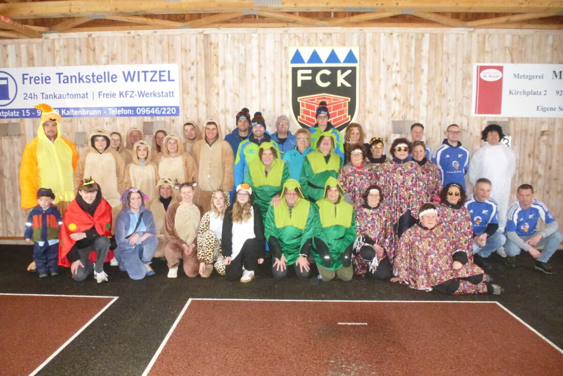 Weiherhammer. Beim Faschingsturnier der FC-Stockschützen stand die Gaudi im Vordergrund, während schwere Stöcke Richtung Daube flitzten. Sieben kostümierte Teams traten an, den Sieg holte der Dürnaster Stammtisch Gut Freund.