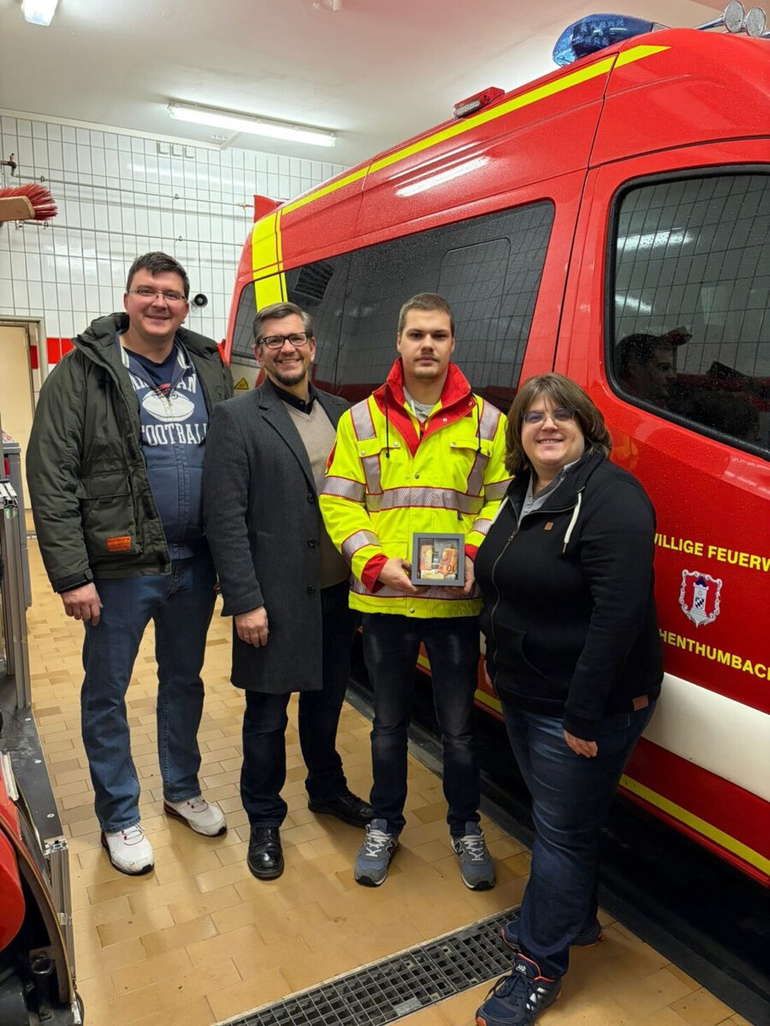 Kirchenthumbach. Die „Dumbächer Winternacht“ des SPD-Ortsvereins lockte zum Jahresausklang viele Gäste in den Biergarten – mit Schnaps gegen Spende, Glühwein und Feuerkörben. Der Erlös unterstützt erneut die First Responder.