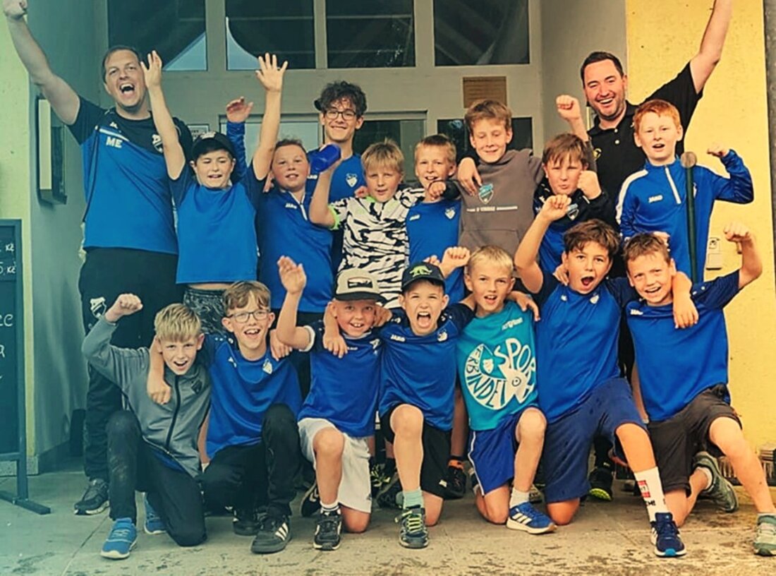 Kondrau. Die E-Jugend von Kondrau beendete ihre Saison mit einem Ausflug zum Fußballgolf in Franzensbad und Grillen; sie erhielten neue Allwetterjacken von ihren Eltern.