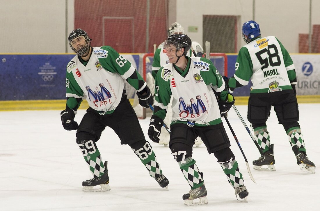 Mitterteich. Die Gäste, der EHC Regensburg, machte gegen die Mitterteicher von Anfang an Druck. Mitterteichs geschwächte Verteidigung hatte alle Hände voll zu tun und Lukas Mensator durfte sein Können voll unter [&hellip;]