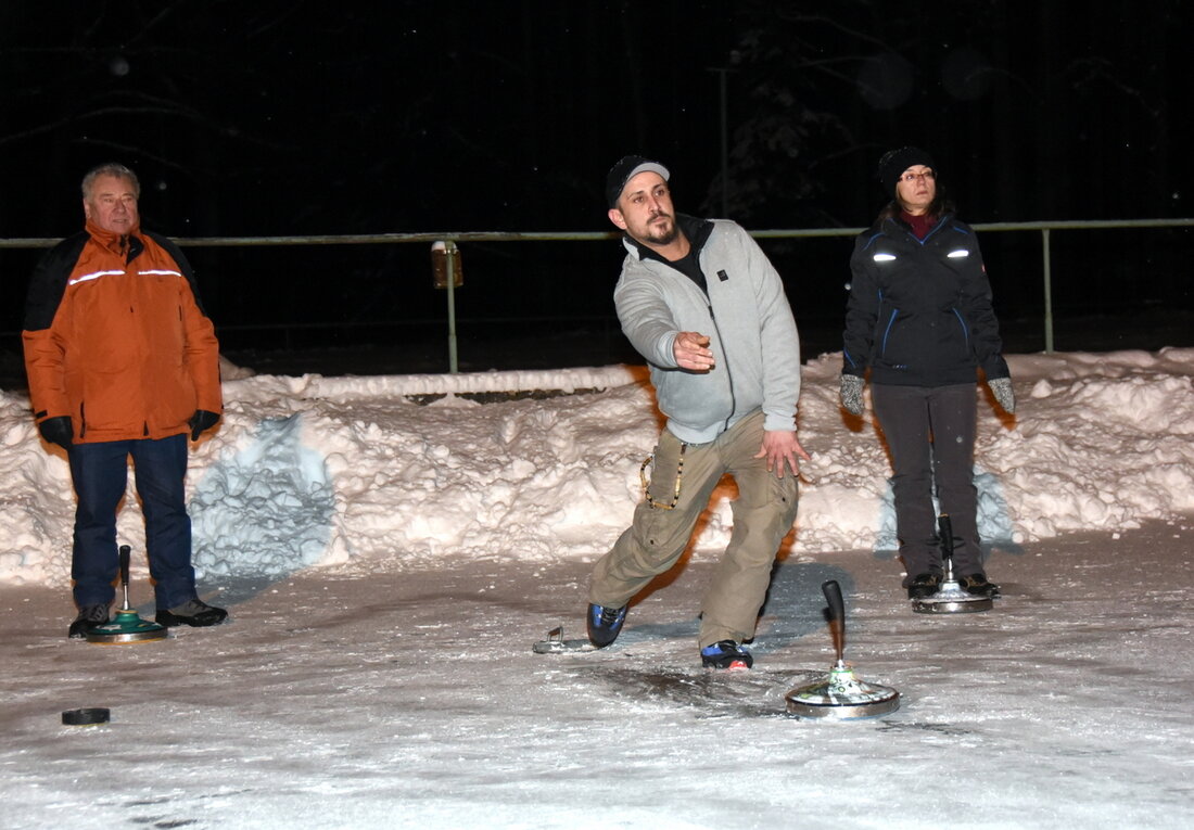 Neustadt/WN. Das Thermometer ist auf Temperaturen weit unter den Gefrierpunkt gesunken, Berufspendler klagen über Schnee und glatte Straßen und manche würde sich wohl am liebsten hinter dem Kachelofen verstecken. Manch [&hellip;]
