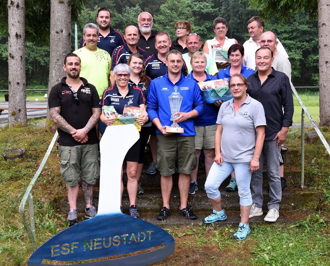 Neustadt/WN. Das Wetter spielte zwar nicht so recht mit, die Motivation der Stockschützen aus drei Nationen aber blieb ungebrochen. Aus ganz Bayern, aus Österreich und aus Tschechien kamen die Sportler [&hellip;]