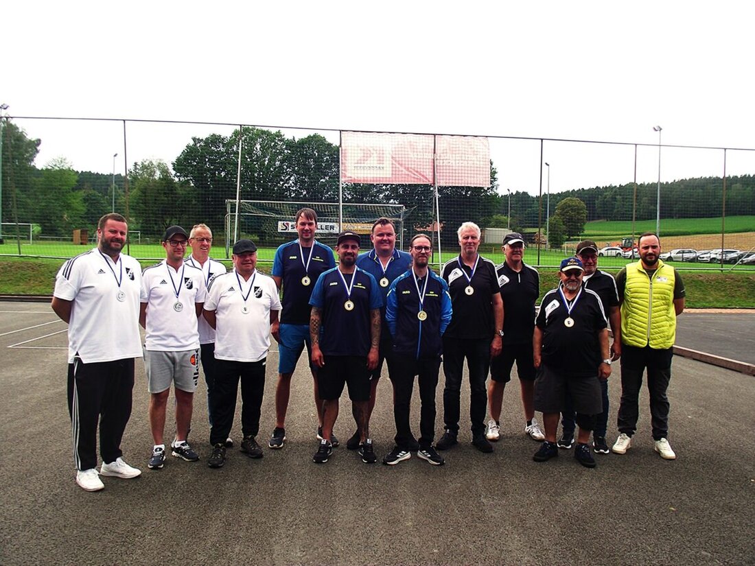Neustadt. ESF Neustadt I gewinnt mit 21:3 Punkten die Kreisoberliga der Herren und steigt in die Bezirksklasse auf.
