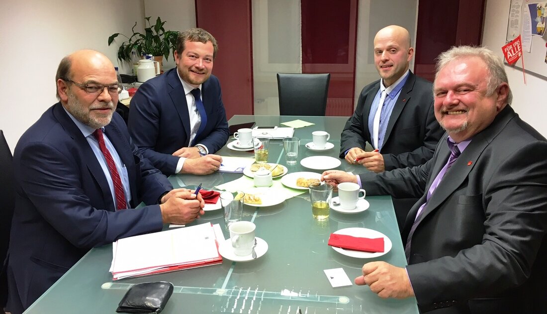 Weiden. Das Zusammenwachsen der Regionen unter die Zusammenarbeit der Regionen in Deutschland und Tschechien war einer der Programmpunkte beim Besuch des Europapolitischen Sprechers der SPD-Bundestagsfraktion, Norbert Spinrath, in der Nordoberpfalz. [&hellip;]