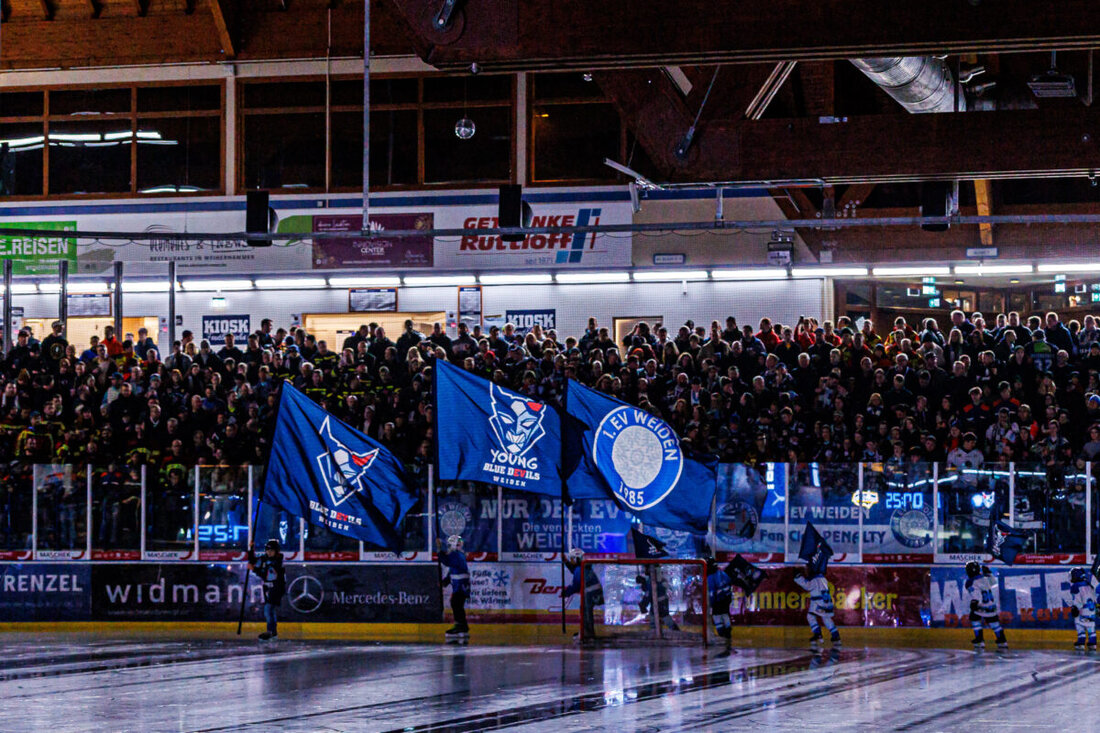 Weiden. Der 1. EV Weiden hat seine existenzielle Krise überwunden, dank großer Solidarität und Unterstützung durch Eishockeyfans und Wirtschaft.