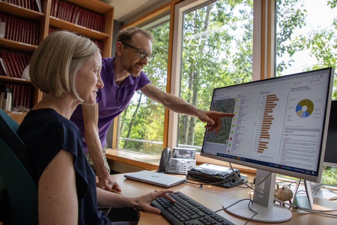 Nordoberpfalz. Die Bayerische Landesanstalt für Wald und Forstwirtschaft lanciert die Online-Plattform "EVA" zur Beratung über Baumartenwahl im Klimawandel. "EVA" hilft dabei, die Auswirkungen klimatischer Veränderungen auf verschiedene Baumarten zu verstehen und gibt Empfehlungen für klimastabile Wälder.