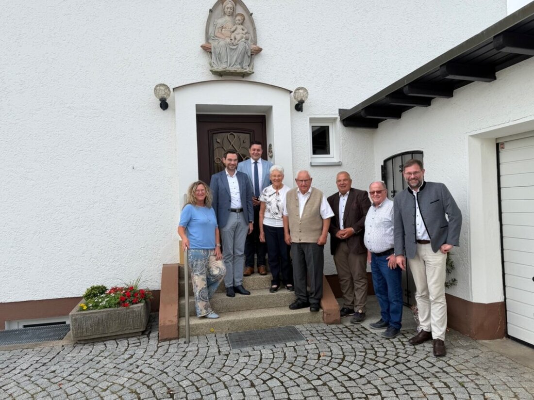 Weiden. Zum 85. Geburtstag von Georg Girisch gratulierten eine Delegation des CSU-Kreisverbands, Bürgermeister Stephan Gollwitzer und MdL Dr. Stephan Oetzinger dem ehemaligen Bundestagsabgeordneten.