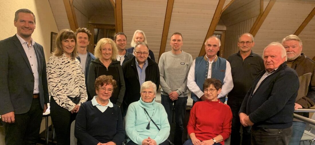 Flossenbürg. Beim Ehrenabend der Raiffeisenbank Flossenbürg wurden treue Mitglieder für ihre 30- bzw. 40-jährige Mitgliedschaft geehrt und die Bilanzsumme von knapp 130 Millionen Euro thematisiert.