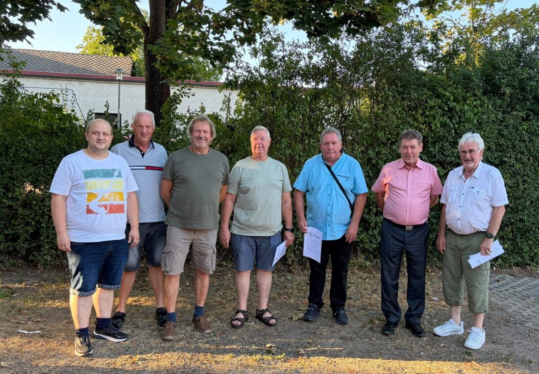 Neudorf b. Luhe. Die Krieger- und Soldatenkameradschaft Neudorf (KSK) feierte ihr 70-jähriges Jubiläum im Vereinszentrum und ehrte langjährige Mitglieder. Über 50 Gäste, darunter Witwen, genossen die stimmungsvolle Feier.