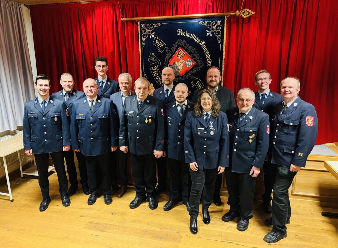 Flossenbürg. Im Theresienheim wurden fünf Feuerwehrleute aus Flossenbürg und Altenhammer für 175 Jahre Dienst geehrt. Landrat Andreas Meier und Bürgermeister Thomas Meiler übergaben die staatlichen Auszeichnungen.