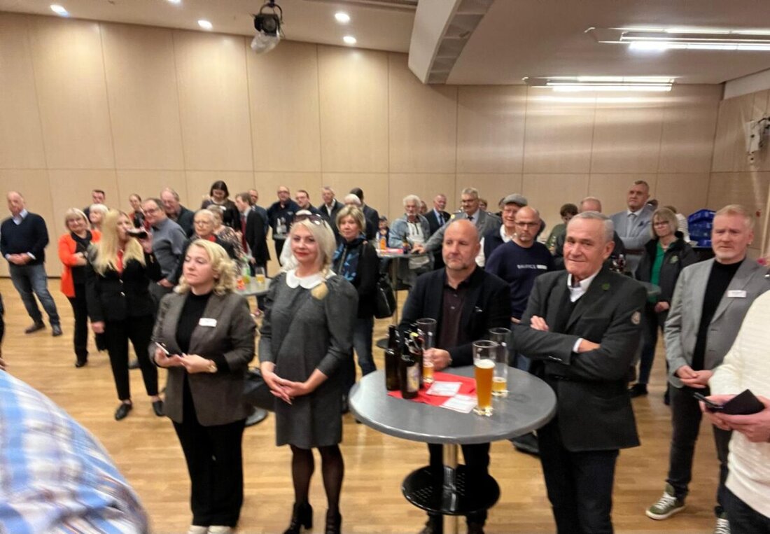 Weiden. Der SPD-Stadtverband lud zum Vereinsempfang in die Max-Reger-Halle. Oberbürgermeister Jens Meyer und Stadtverbandschef Christopher Birner würdigten zahlreiche Engagierte und betonten die Bedeutung des Ehrenamts.