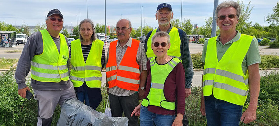 Amberg. Ehrenamtliche vom Bund Naturschutz sammelten bei „Rein durch das ganze Jahr“ rund um die Kleingartenanlage am Bergsteig Müll. Zwei Säcke Restmüll und viele Altglasflaschen kamen zusammen.