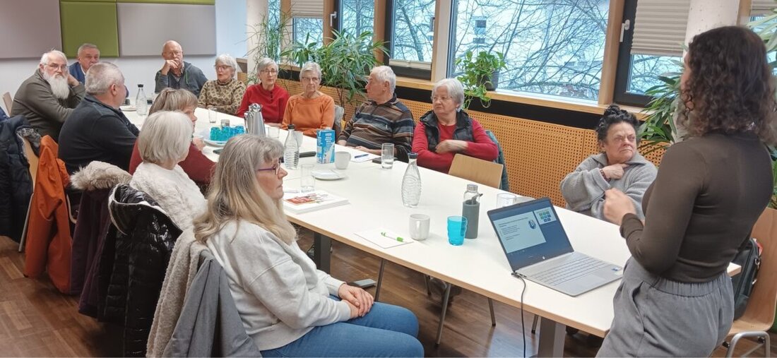 Störnstein. Die Nachbarschaftshilfen Störnstein, Weiherhammer und Sulzbach-Rosenberg nahmen in Weiden an einer Schulung teil. Luisa Herzog leitete sie; vermittelt wurde Wissen für Helfende.