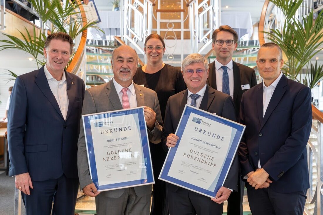 Floß/Vohenstrauß. Jürgen Schnappauf und Josef Pflaum sind für ihre langjährige ehrenamtliche Tätigkeit geehrt worden. Die IHK Regensburg für Oberpfalz/Kelheim verlieh ihnen den „Goldenen Ehrenbrief“. Dies geschah als Anerkennung für mehr als 34 Jahre Engagement in der beruflichen Bildung.
